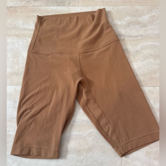 LULULEMON Align Cocoa High-Rise Shorts, 10” (US 4) - Picture 5 of 8